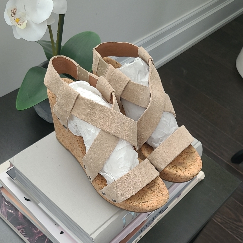New Lucky Brand Suede Strappy Wedge Sandals